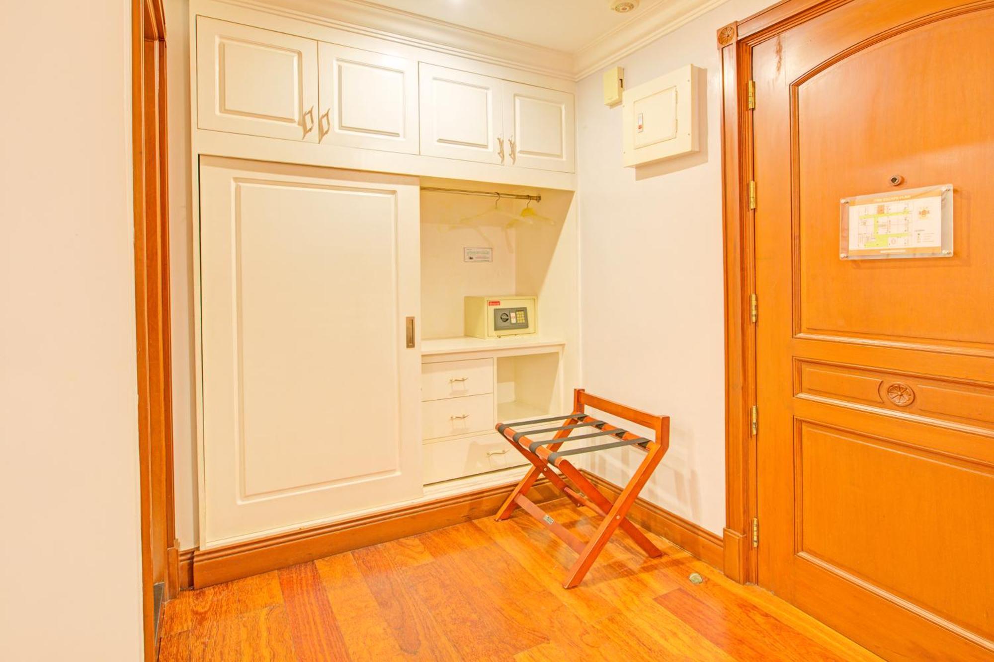 Townhouse Oak Vip Suites, Near Pnr Pasay Evangelista, Makati Manila San Pedro Makati Eksteriør billede